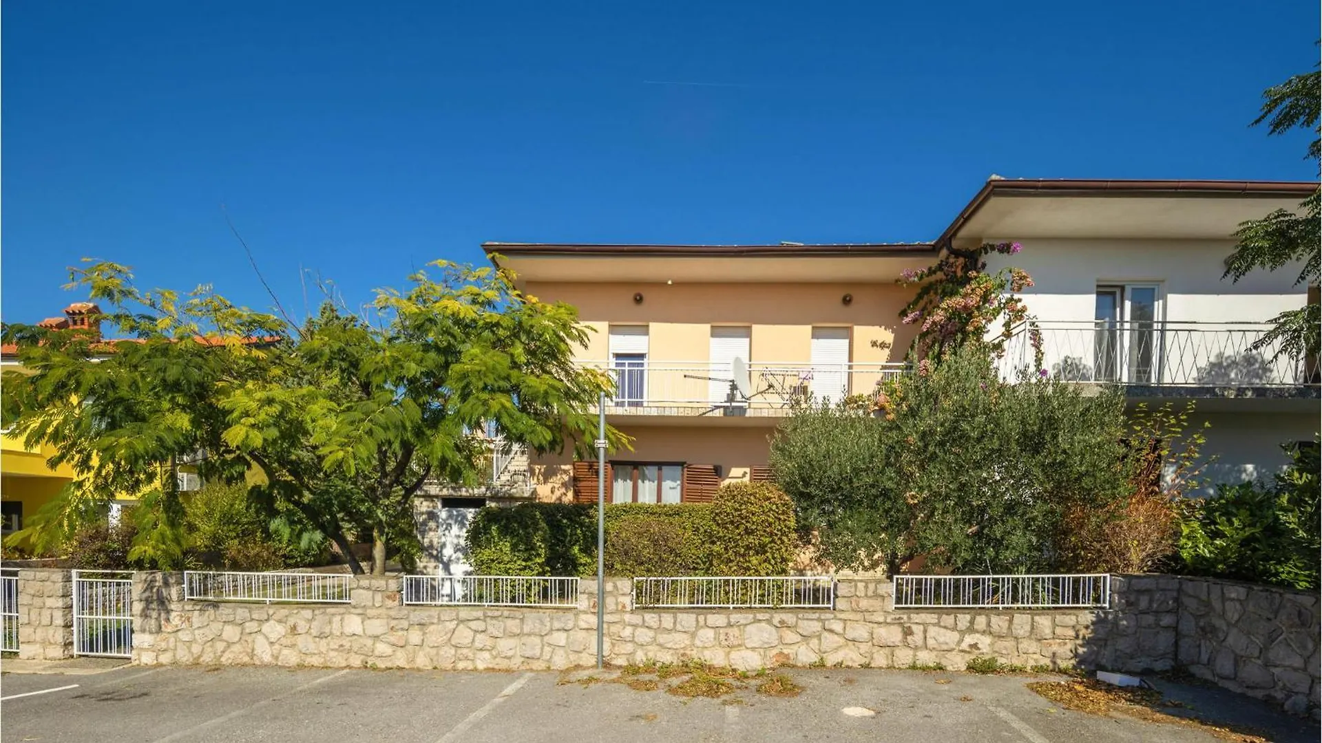 2 Bedroom Gorgeous Apartment In Novi Vinodolski 0*,
